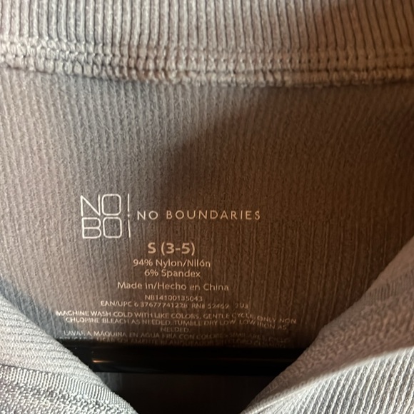 NWT No Boundaries Women Top - Picture 3 of 4